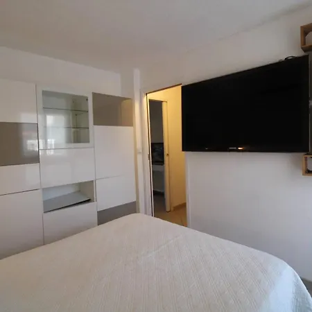 Edencau Pour 4 Personnes Climatise Proche De La Avec Piscine Commune Au Pradet * Le Pradet