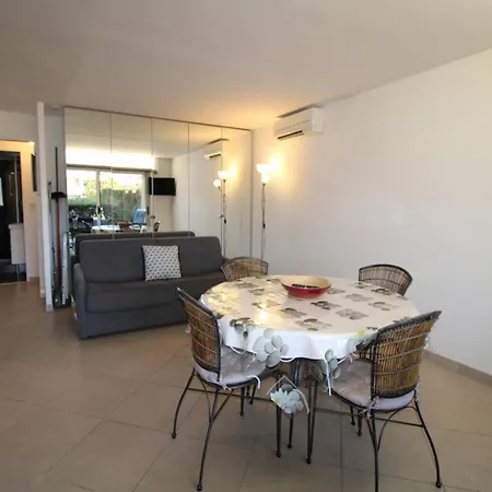 Edencau Pour 4 Personnes Climatise Proche De La Avec Piscine Commune Au Pradet Apartment Le Pradet