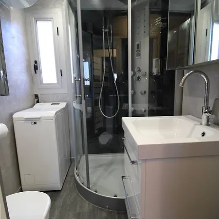 Edencau Pour 4 Personnes Climatise Proche De La Avec Piscine Commune Au Pradet